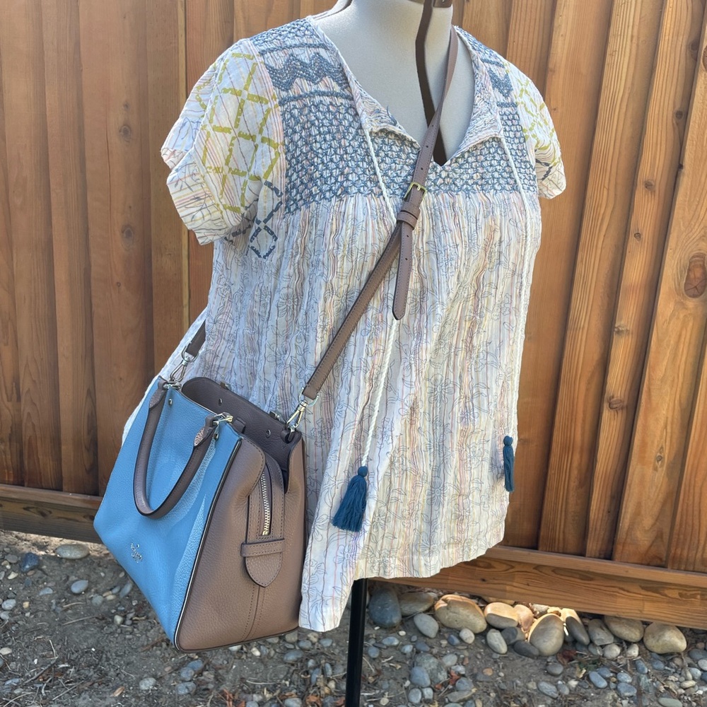 Kate Spade Leila medium Triple Compartment Color Bock: Taupe/Dusty Blue/ White
